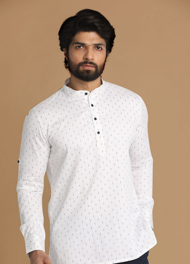 alt message - Manyavar Men White Booti Print Short Kurta image number 0